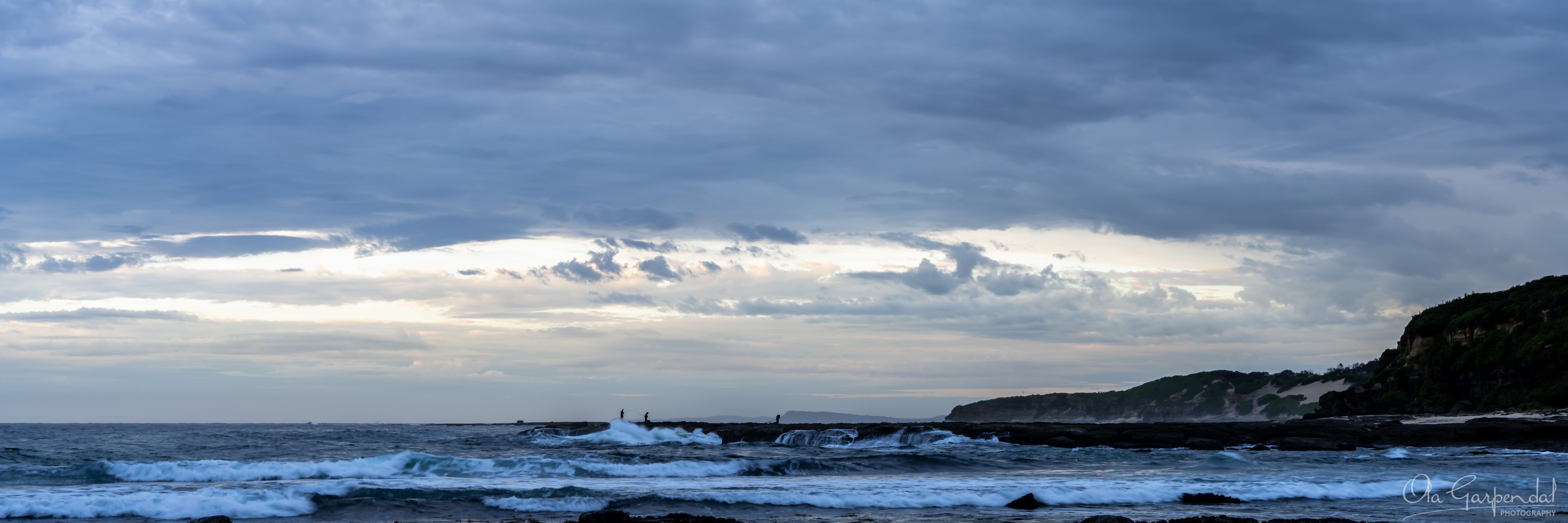 Fishermen Norah Head Ocean Waves Morning Dawn Cloudy