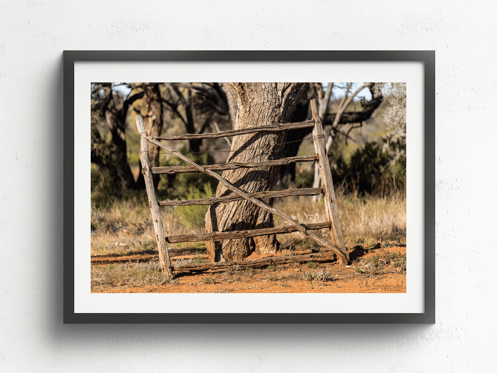 Alroy Gate 2-3 L Black Frame on small wall
