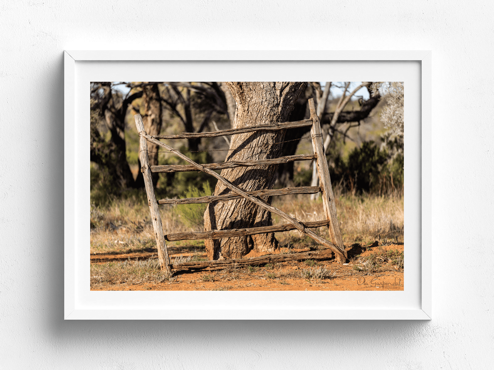 Alroy Gate 2-3 L White Frame on small wall