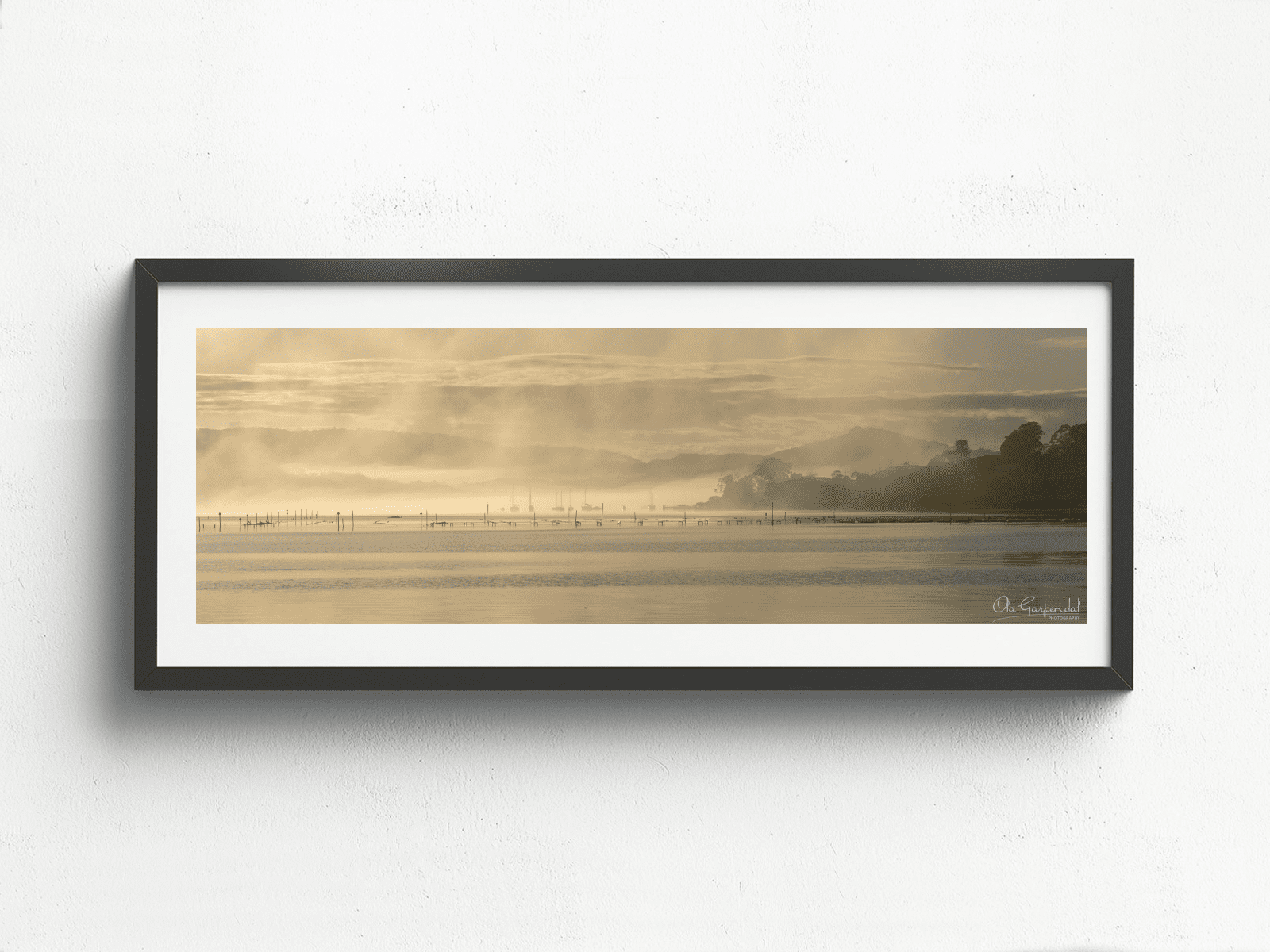 Oyster Trays in Fog 1-3 L Black Frame on small wall