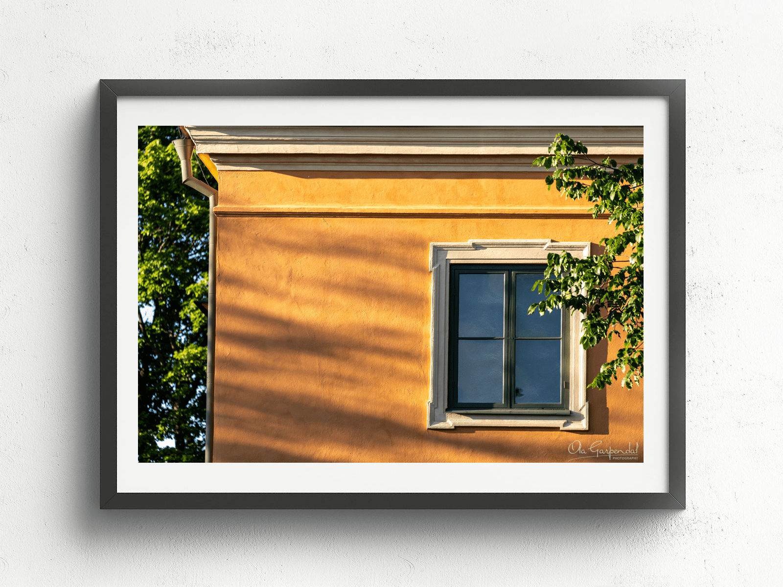 Morning Window 2-3 L Black Frame on small wall